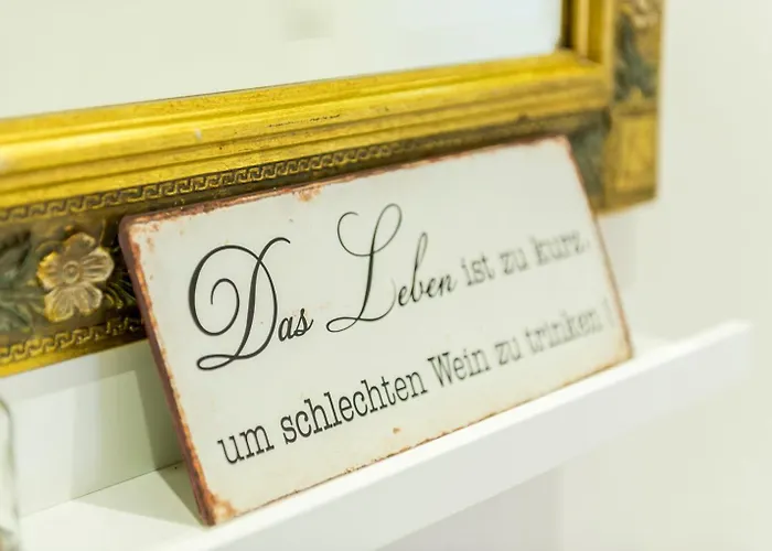 Weinbau Frank Schoenig アパート
